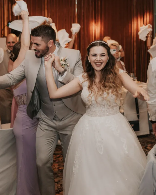 Nadine & Marco haben letzten Sommer in der Seerose in Meisterschwanden geheiratet. Es war einer dieser Tage, an…